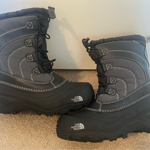 The North Face Women’s Winter Boots Waterproof, Insulated, Durable - Picture 3 of 6